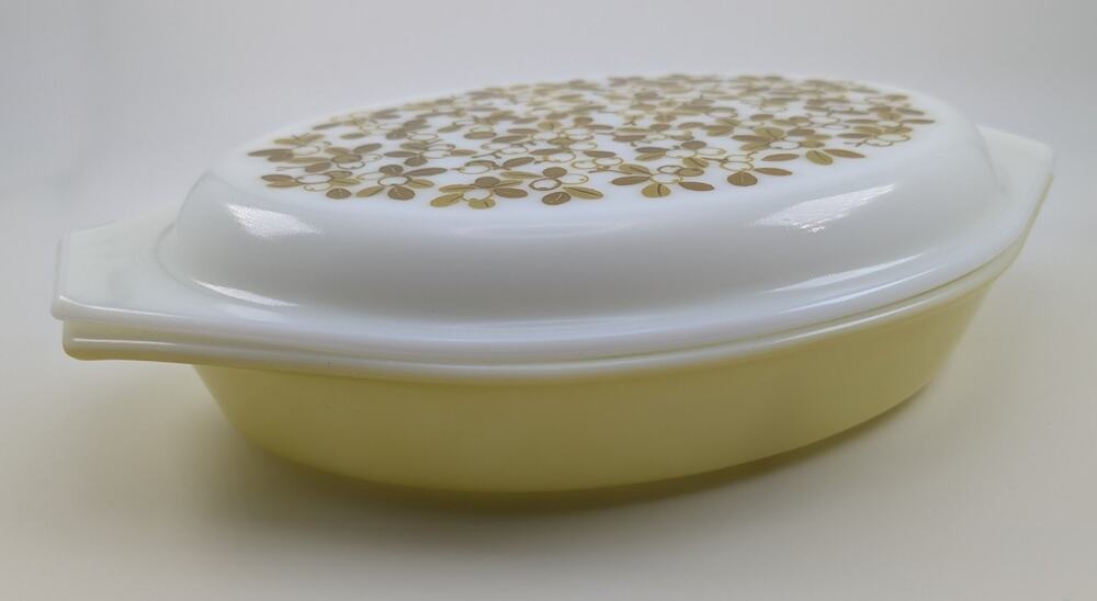 VTG Pyrex Verde Green Divided Split Casserole Dish w/ Green Olives Lid EX COND.